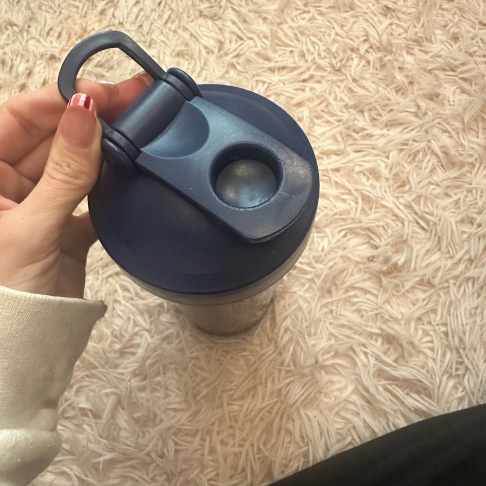 💕 blue Vega protein shaker bottle - Picture 3 of 5